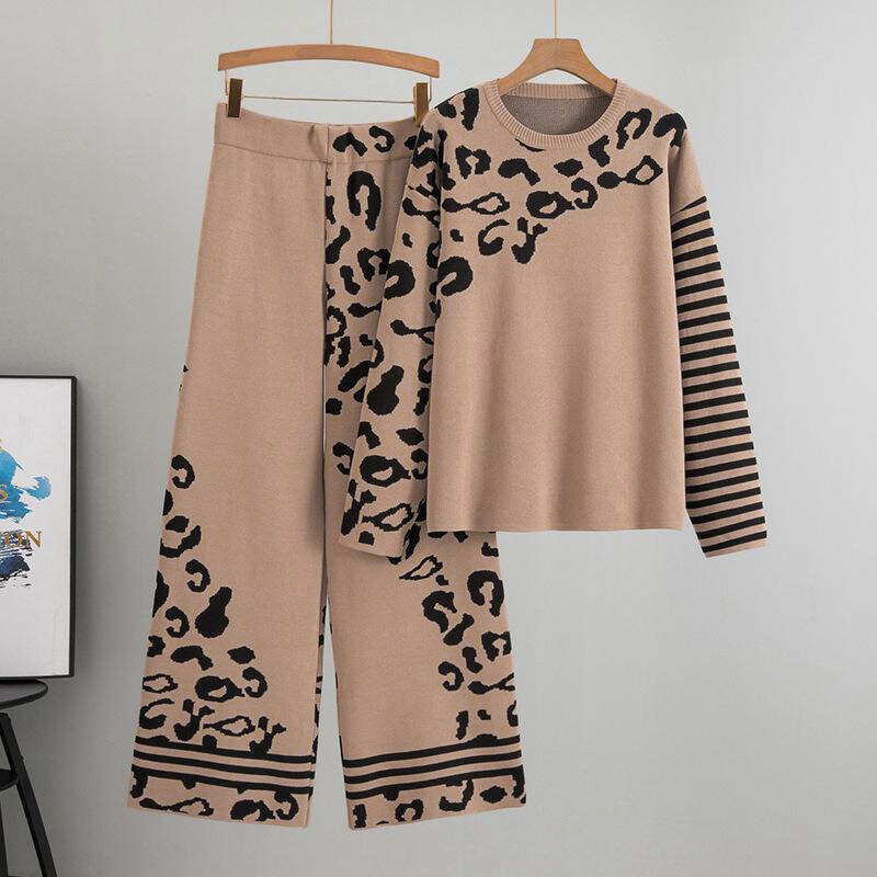 Cream Tiger Flapper Printed Winter Fleece Co-ords Set